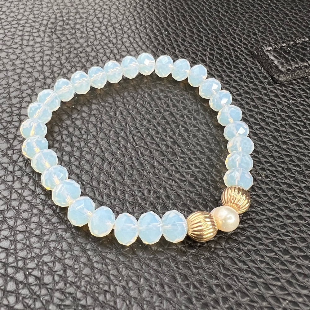 Vintage Pearlescent Faceted Glass Gold & Pearl Beaded Stretch Bracelet 7" - Picture 7 of 7
